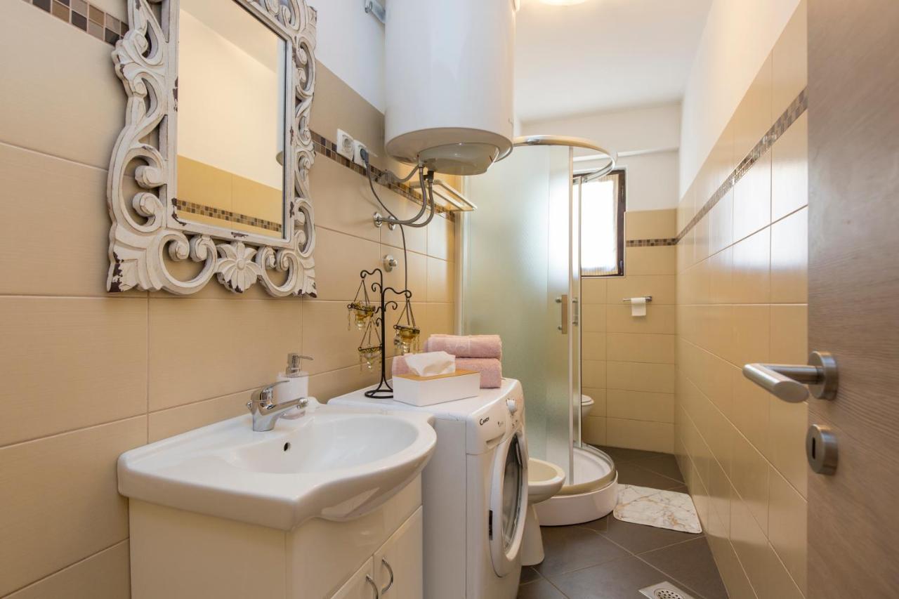Apartmani Xenia&Desiderio Buzet Exterior foto